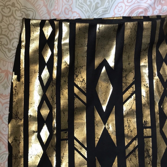 Forever 21 Gold and Black Aztec mini skirt 😍 - Picture 3 of 5